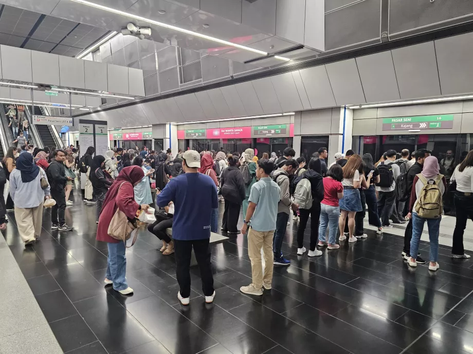 Metro pada jam sibuk