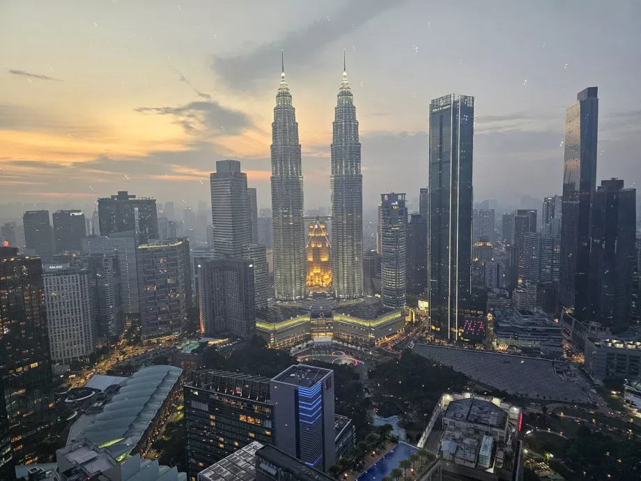 Pemandangan sore hari dari teras