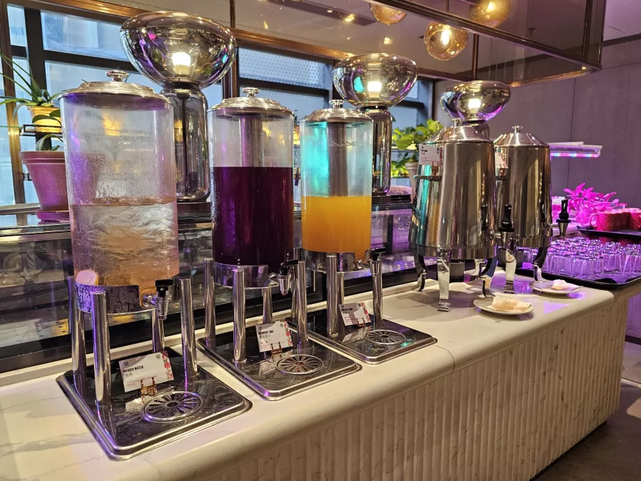Penawaran jus dan teh Malaysia