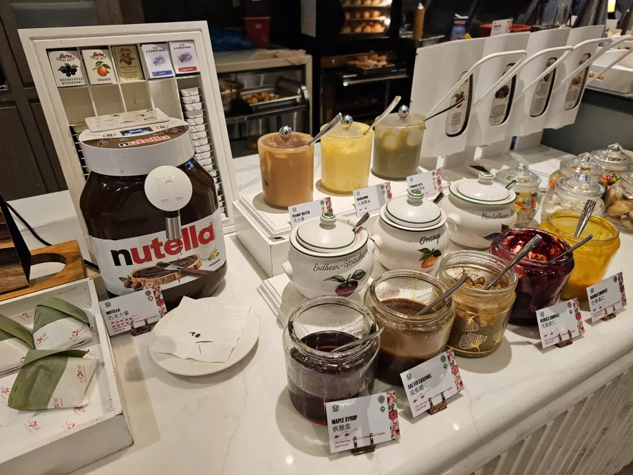 Selai, madu, dan nutella