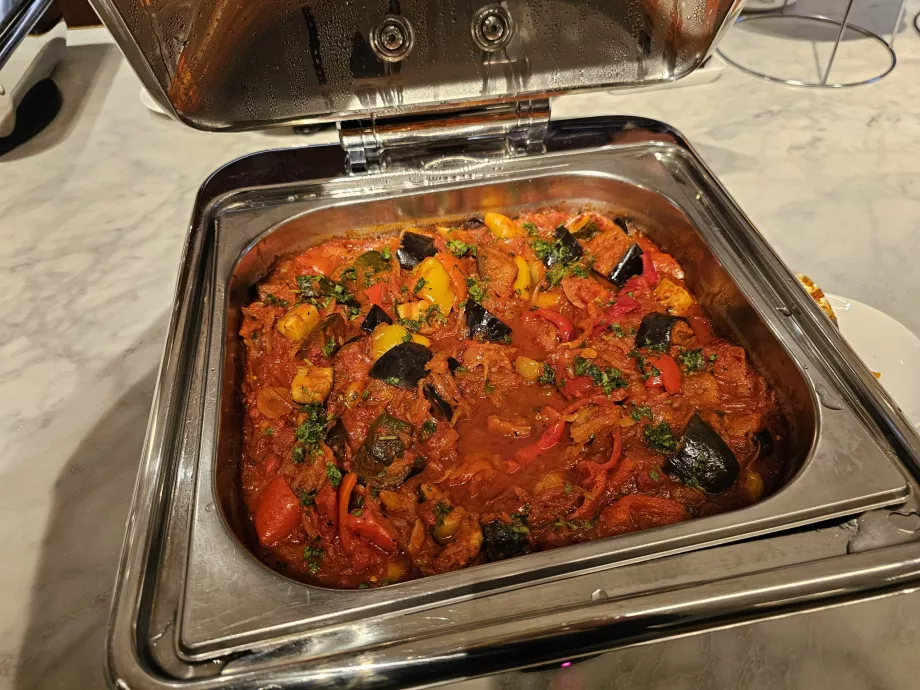 Menu makan siang - makanan panas