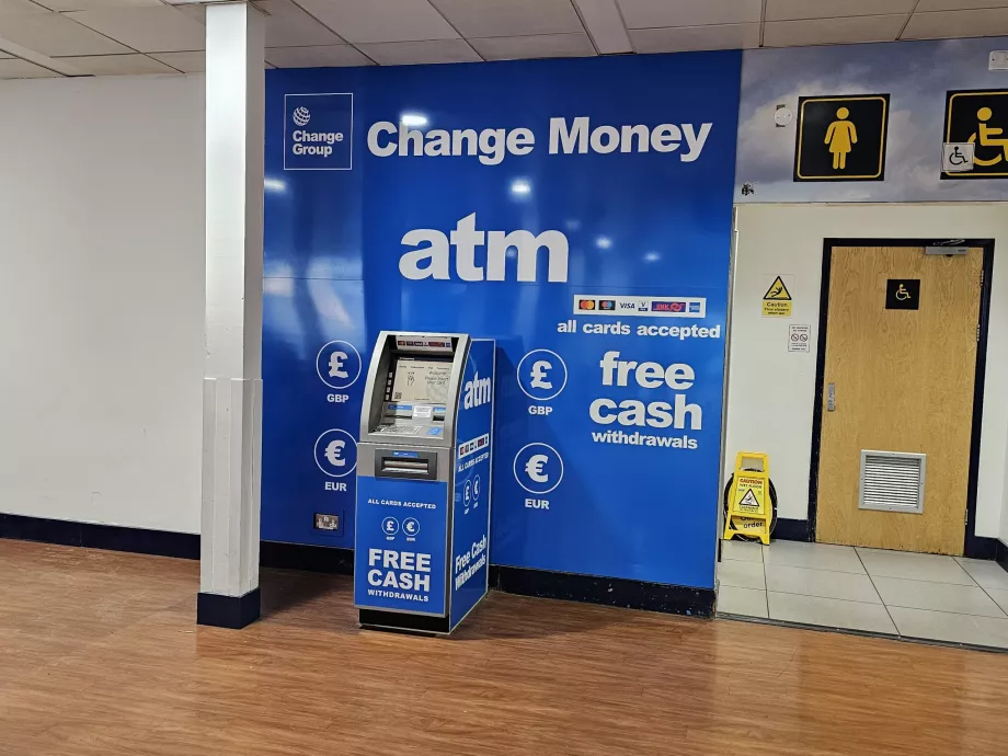 ATM di aula kedatangan