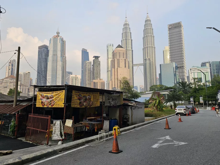 Pemandangan dari distrik Kampung Baru
