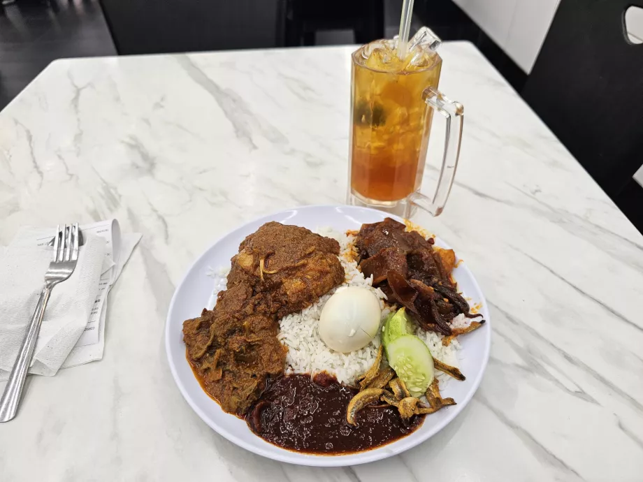 Makanan saya di Kampung Bar