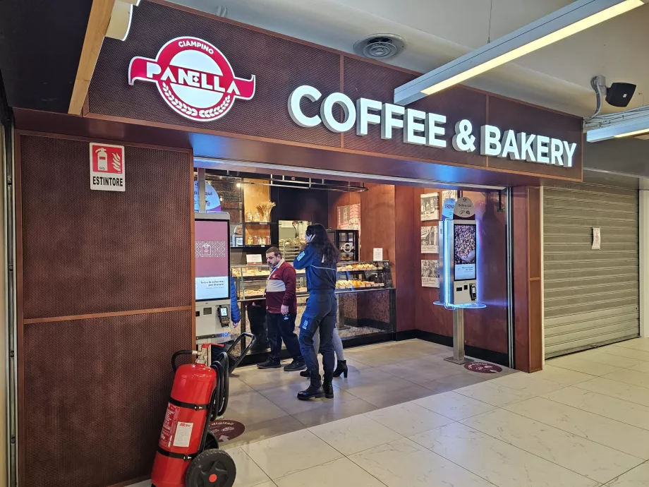 Kafe di aula keberangkatan, area umum