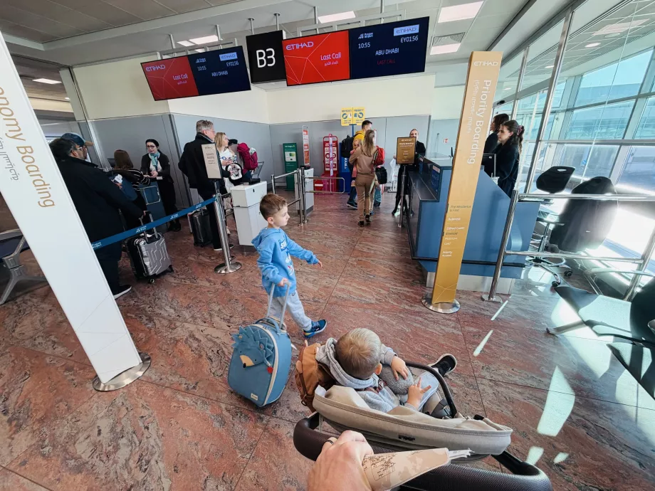 Entri yang dirancang untuk kelas bisnis