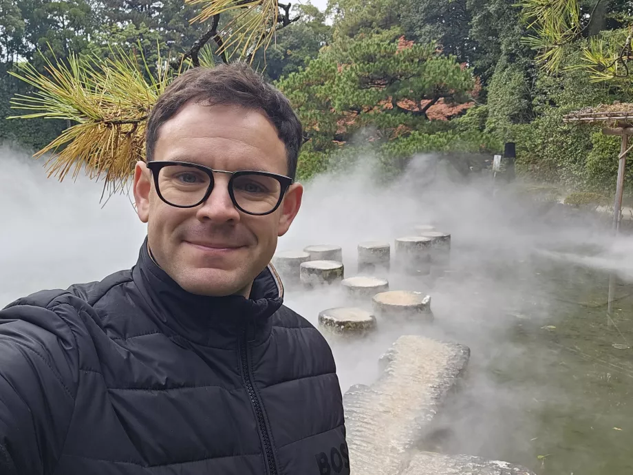 Saya di taman Kuil Heian-Jing