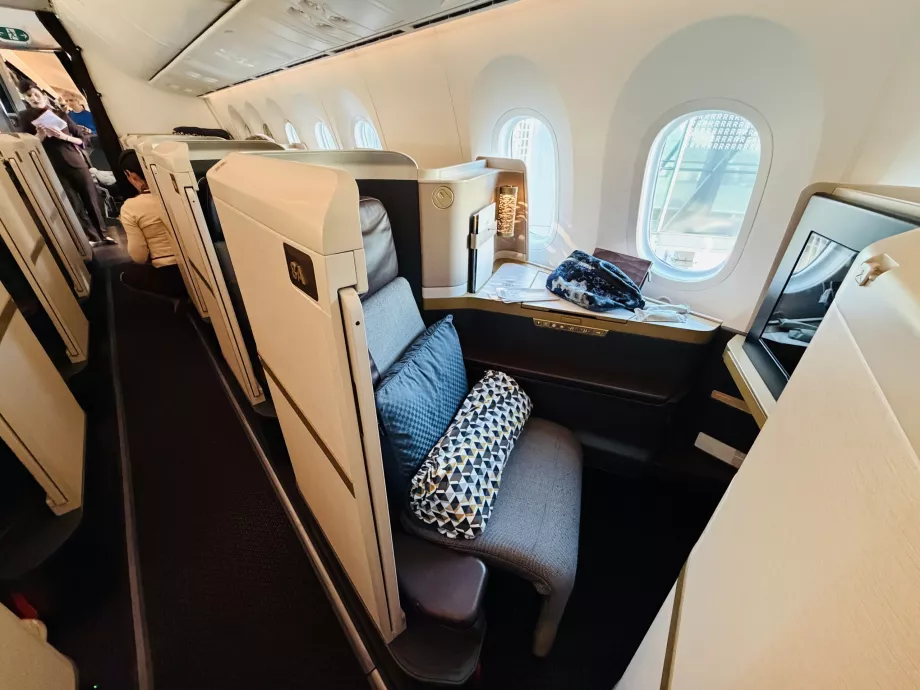 Tempat duduk saya 8A