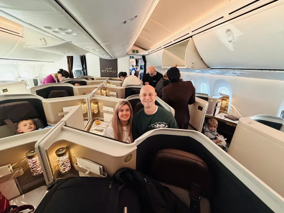 Keluarga kecil saya siap untuk berangkat