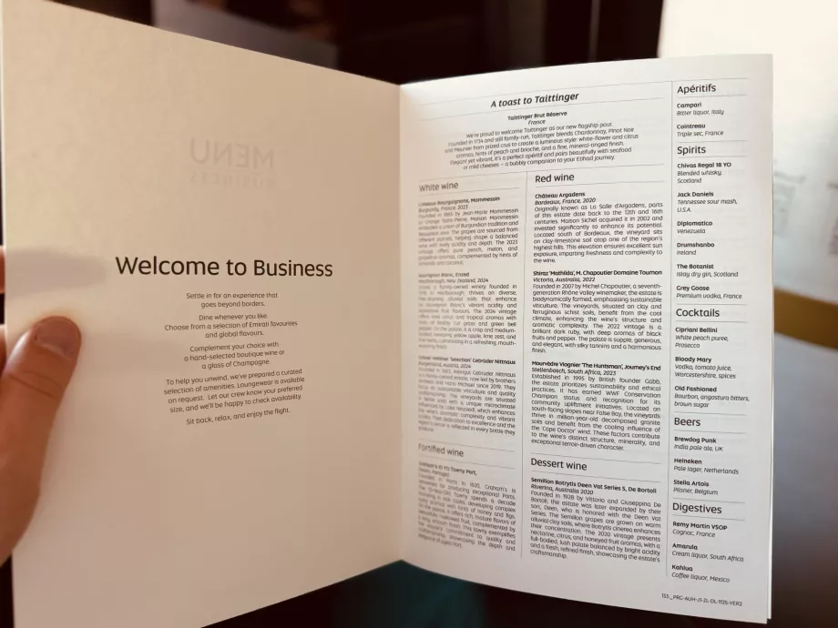 Penawaran anggur, bir, minuman beralkohol, minuman pencernaan, dan koktail