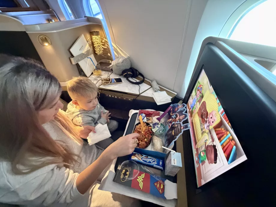 Kursi cukup luas bahkan untuk mereka