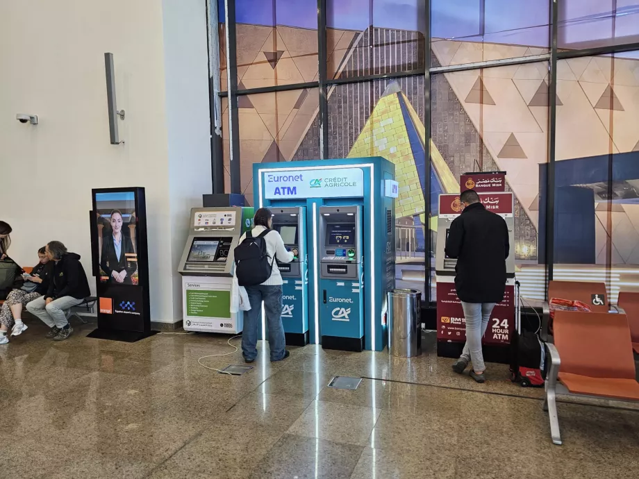 ATM sebelum pemeriksaan paspor