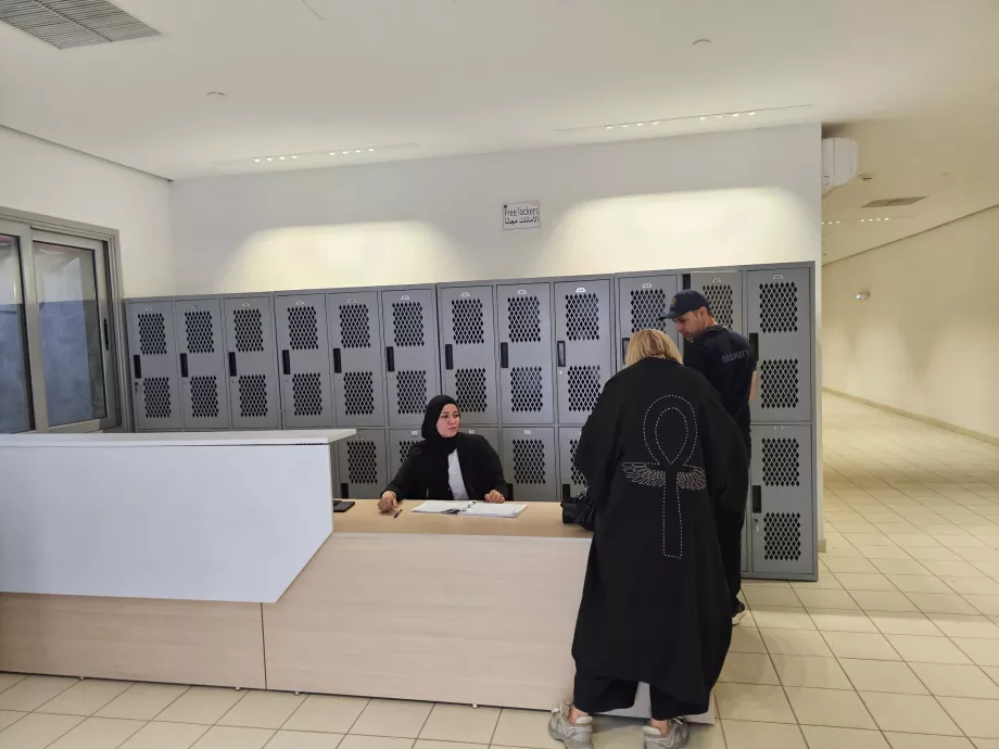 Loker untuk penyimpanan bagasi