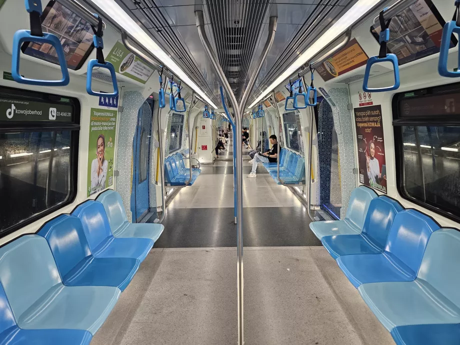 Bagian dalam kereta