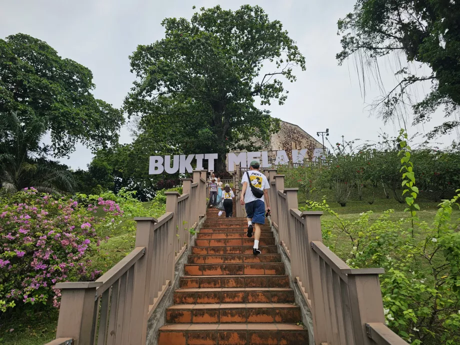 Bukit Melaka, tangga utama