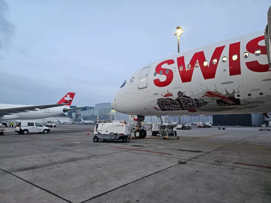 Airbus A350 di Bandara Zurich