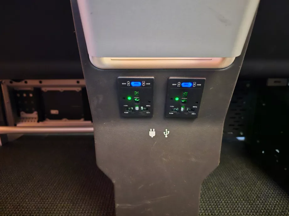 Soket universal dan port USB-C