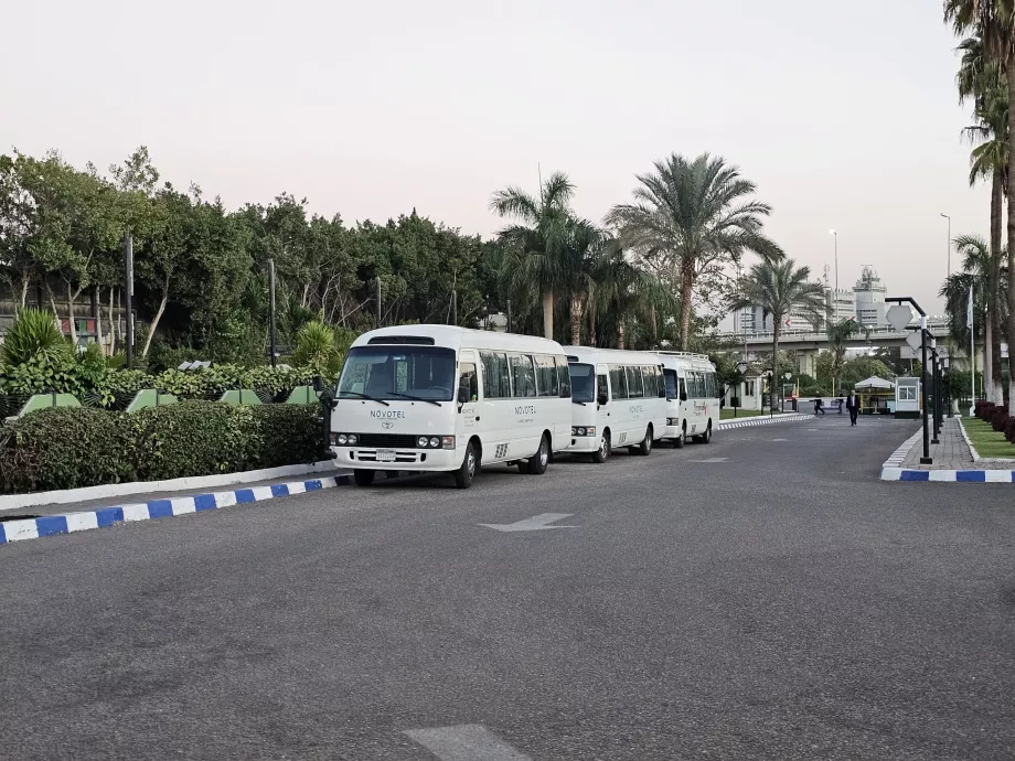 Bus antar-jemput Novotel