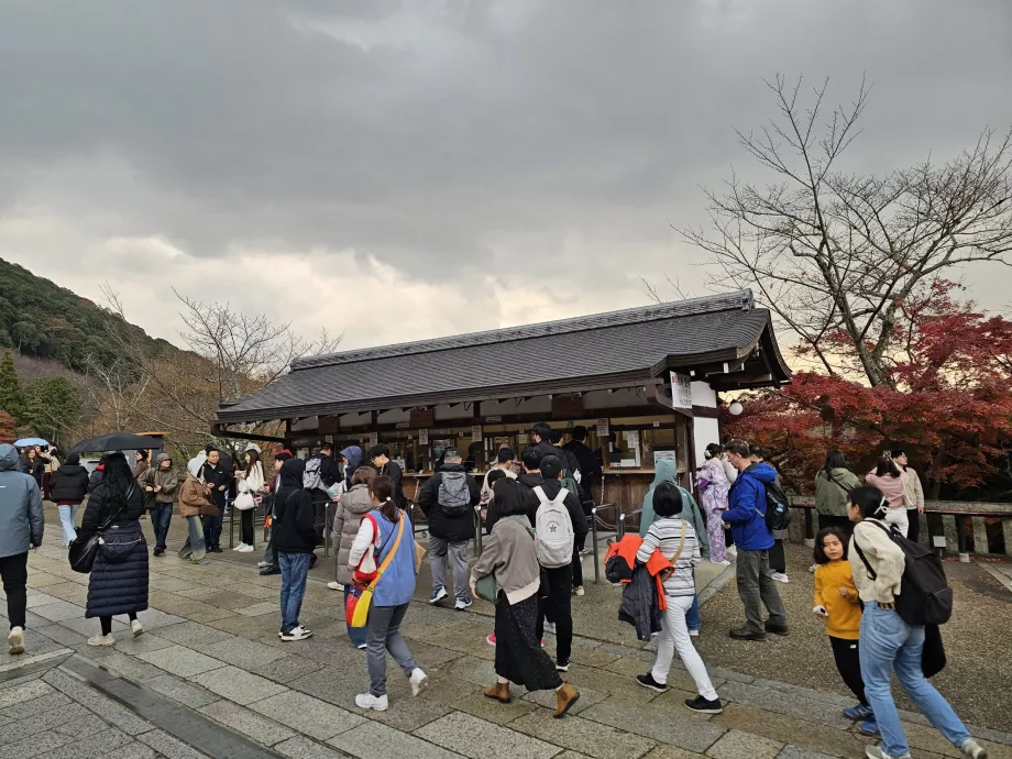 Kiyomizu-dera, pembayaran