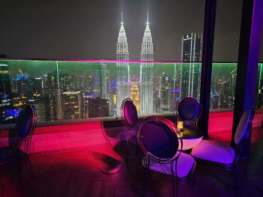 Pemandangan dari bar hotel