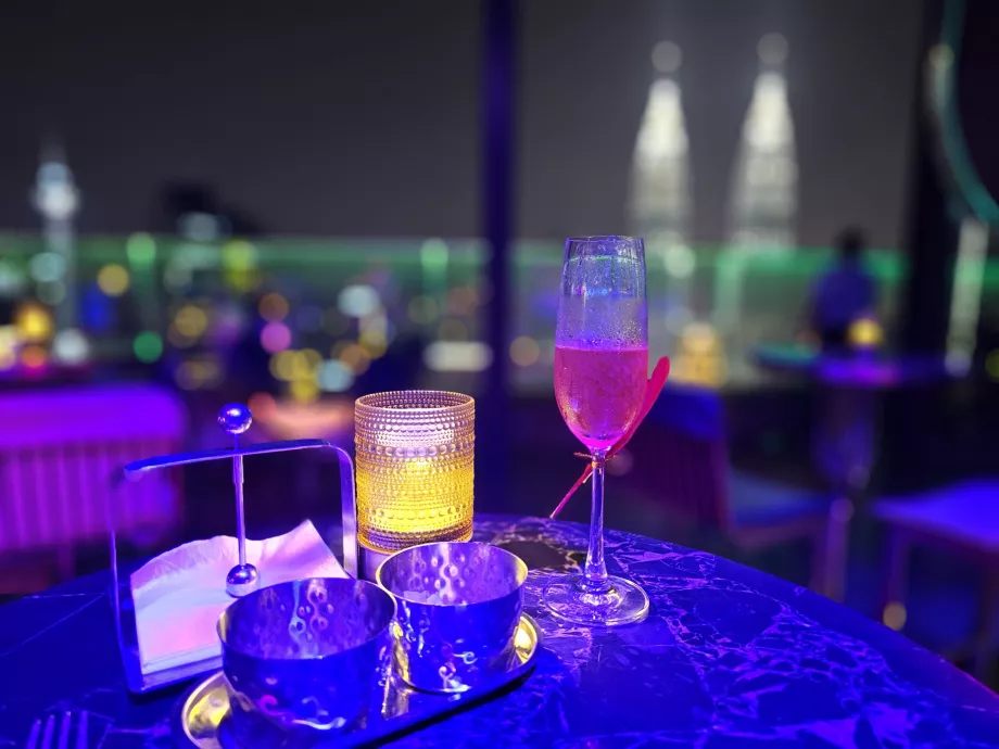 Koktail di bar hotel