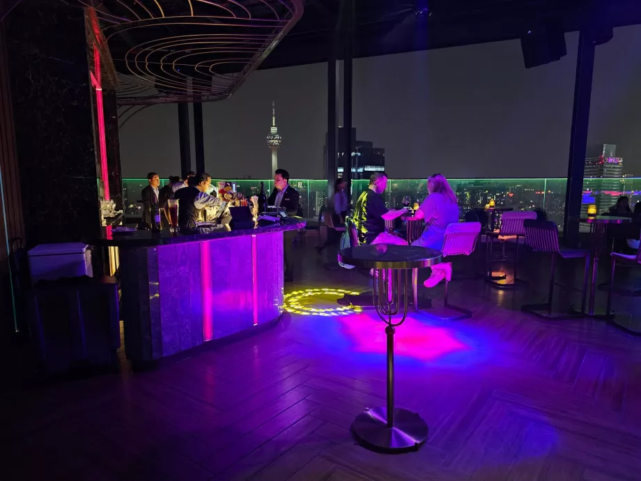 Lingkungan bar hotel