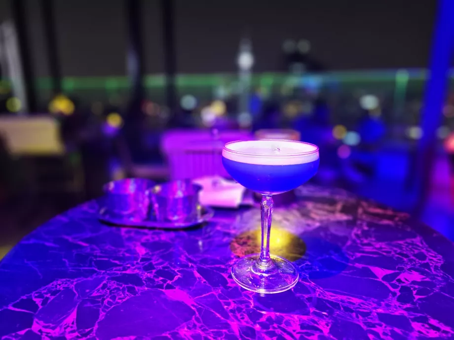 Koktail di bar hotel