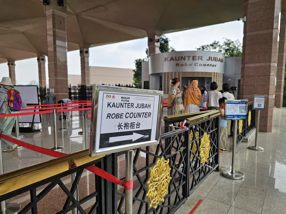 Penyewaan jubah untuk wisatawan