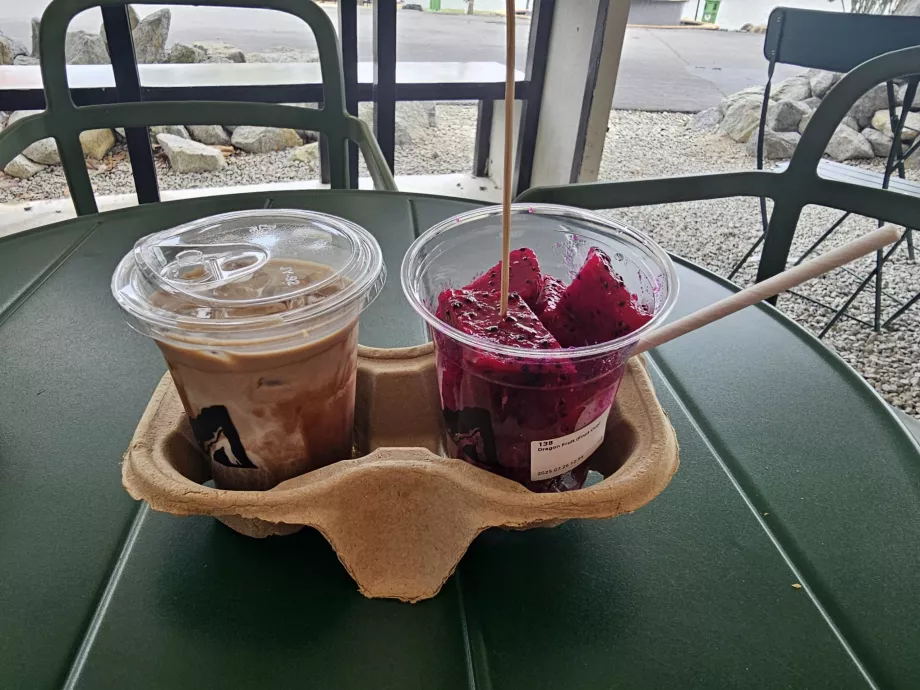 Minuman di Kebun Raya