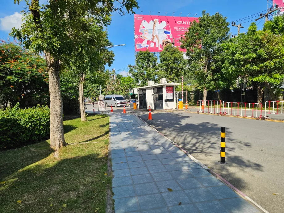 Petunjuk arah ke Bolt / Grab di luar area bandara