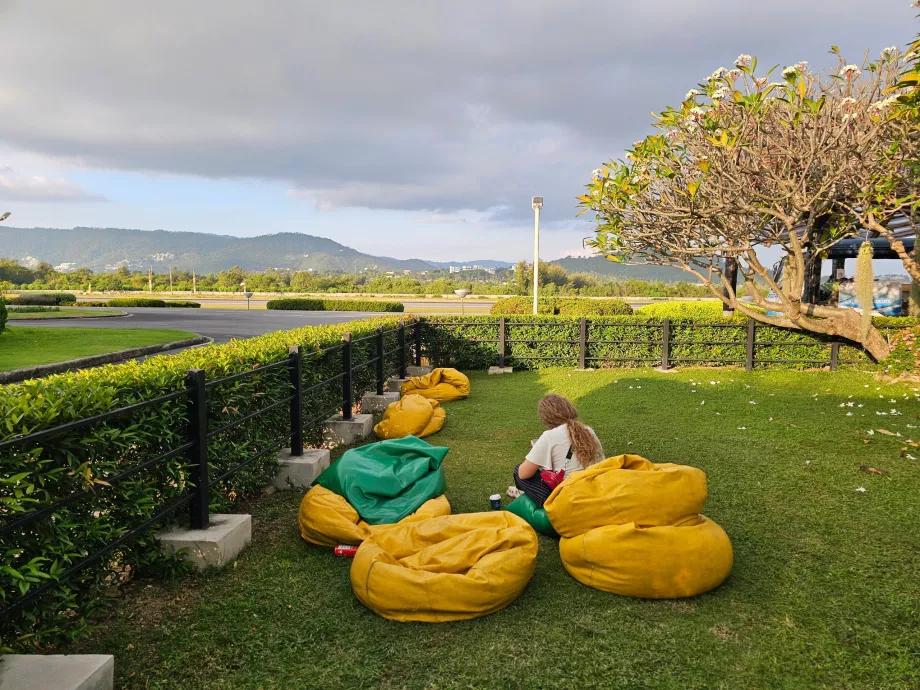 Area istirahat, area transit, bagian internasional