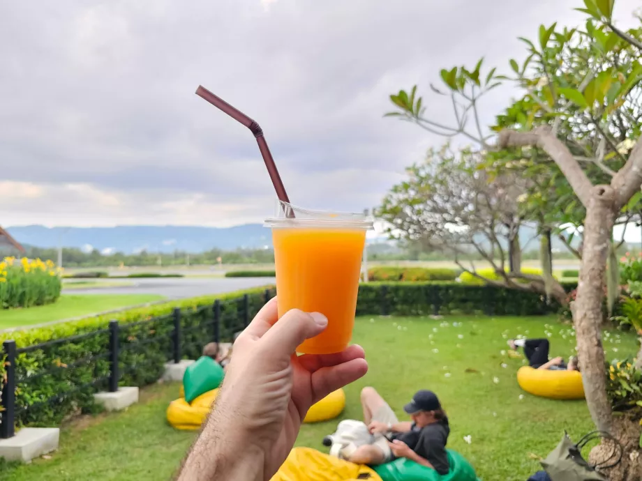 Terakhir segar sebelum keberangkatan dari Thailand