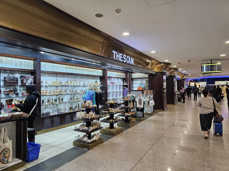 Pertokoan, area transit, Terminal 3