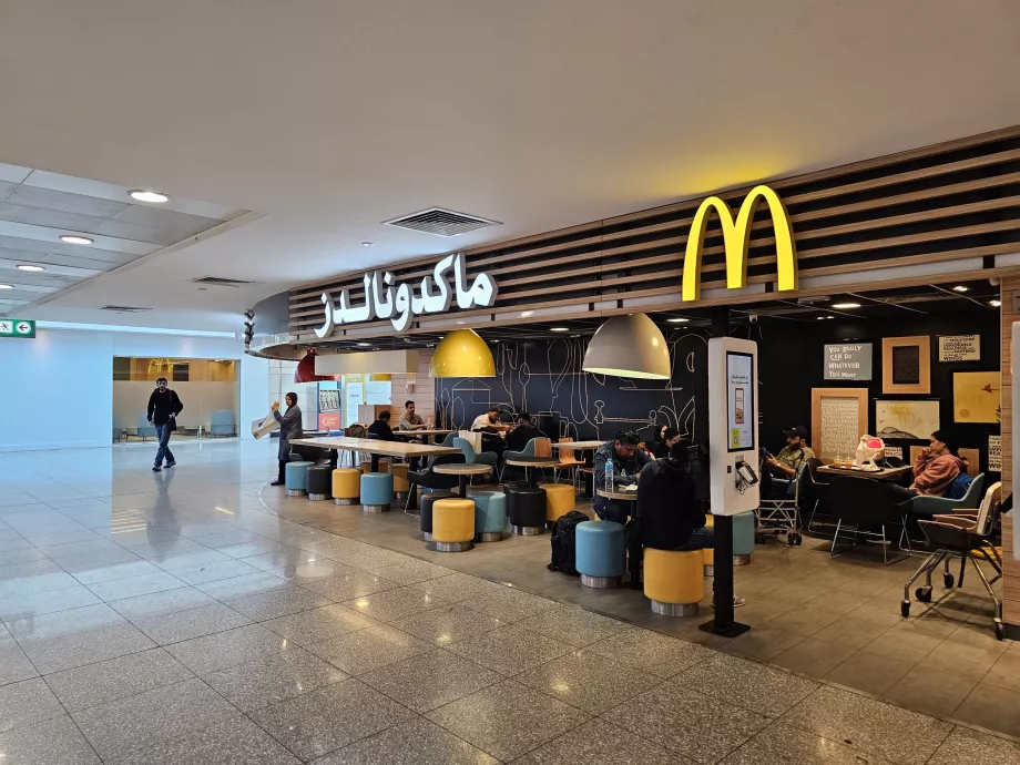 McDonald's, bagian transit, Terminal 2
