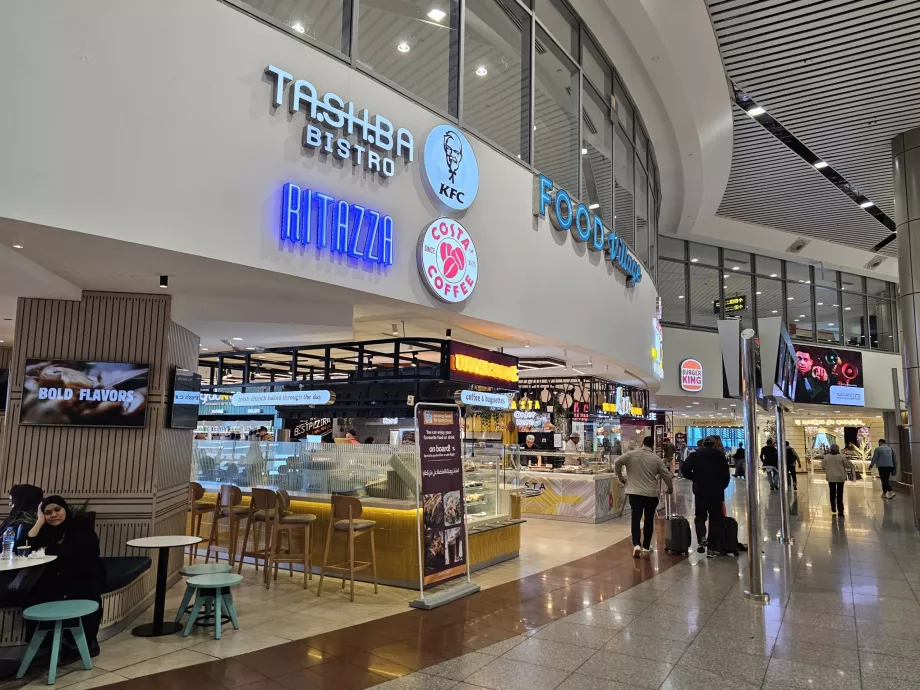 Pujasera, bagian transit, Terminal 2