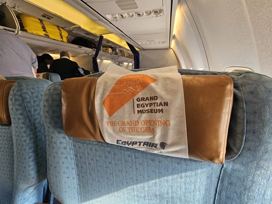 Detail sandaran kepala