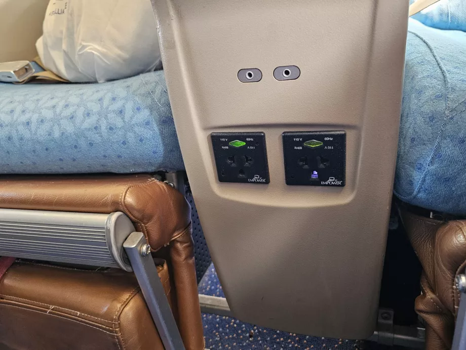 Soket untuk pengisian daya