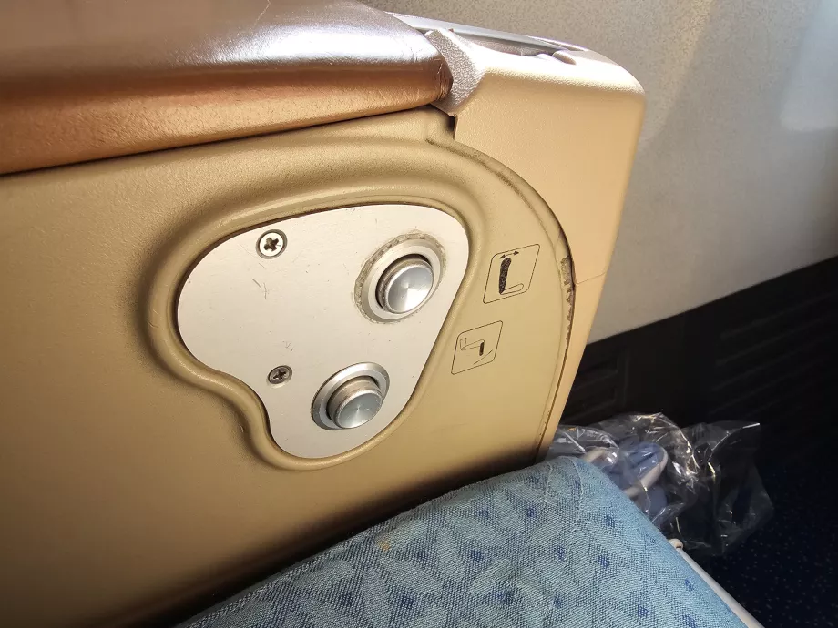 Kontrol kursi dan sandaran kaki