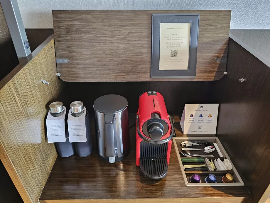 Mesin kopi dan air gratis