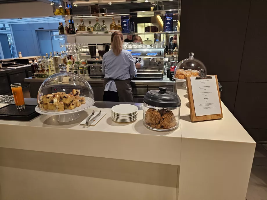 Makanan manis di bar