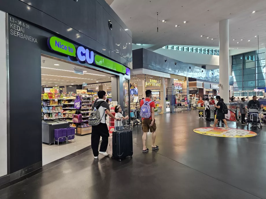 Minimarket, Terminal 2, area umum