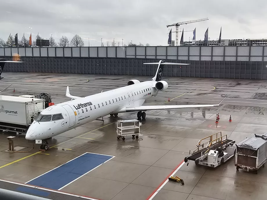 Pesawat saya di atas dudukan di Munich