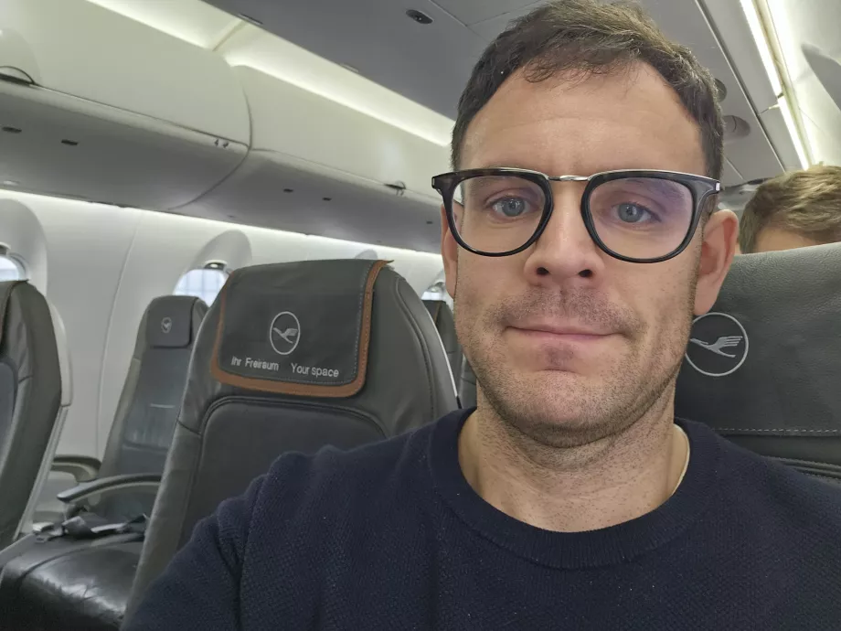 Saya dan kursi kosong di sebelah saya