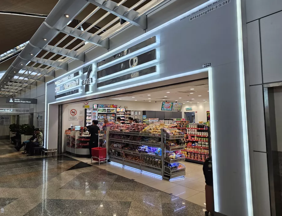 7-Eleven, Terminal 1, area publik