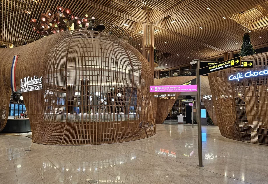 Restoran dan Kafe, Terminal 2