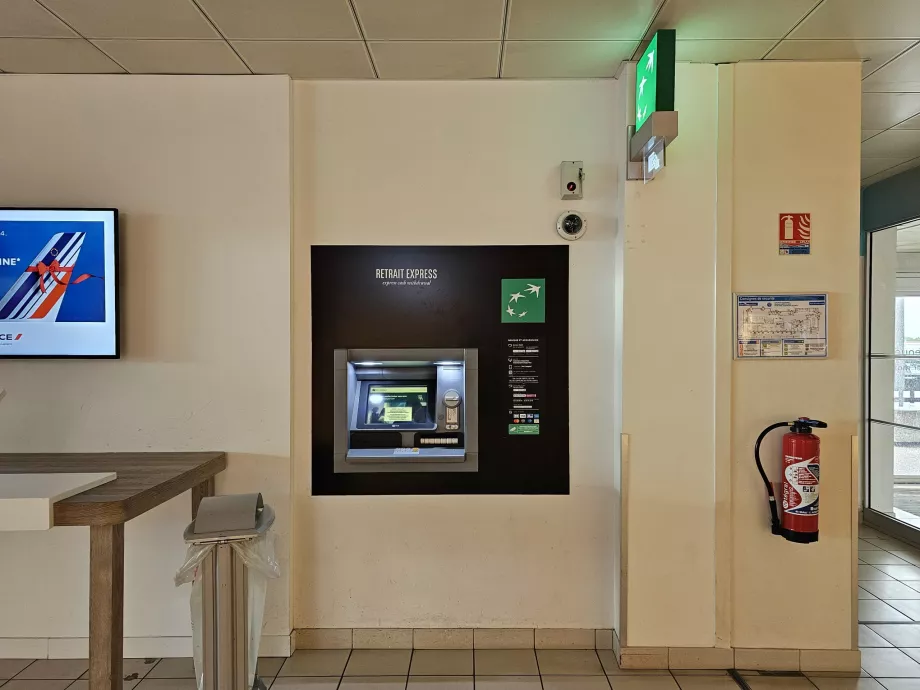 ATM di tempat umum