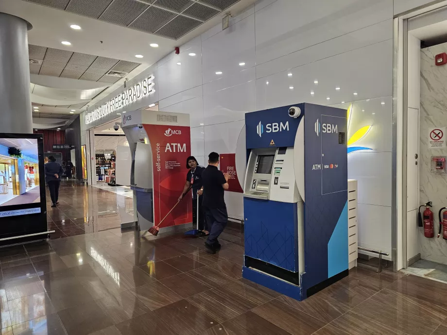ATM di aula kedatangan