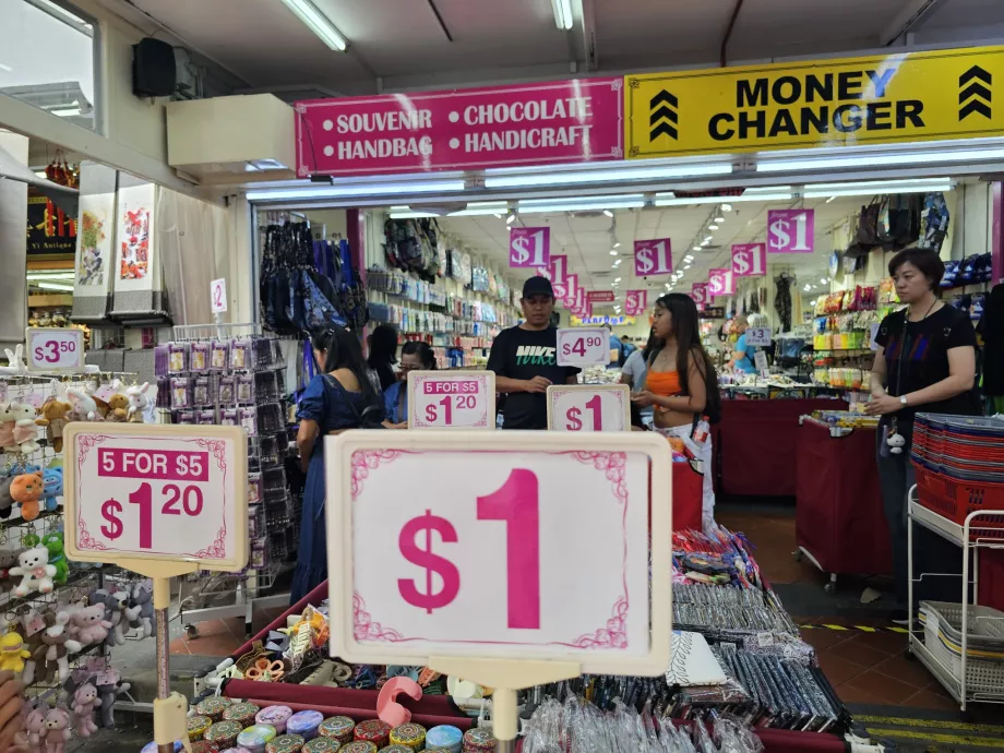 Pecinan, toko-toko suvenir