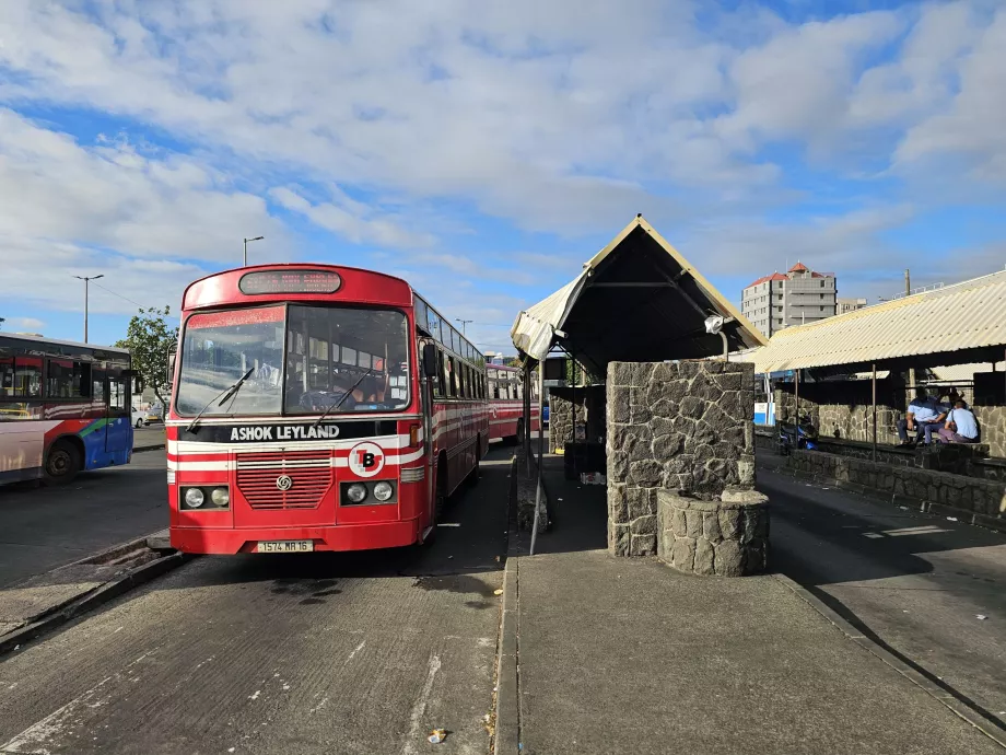 Bus yang lebih tua