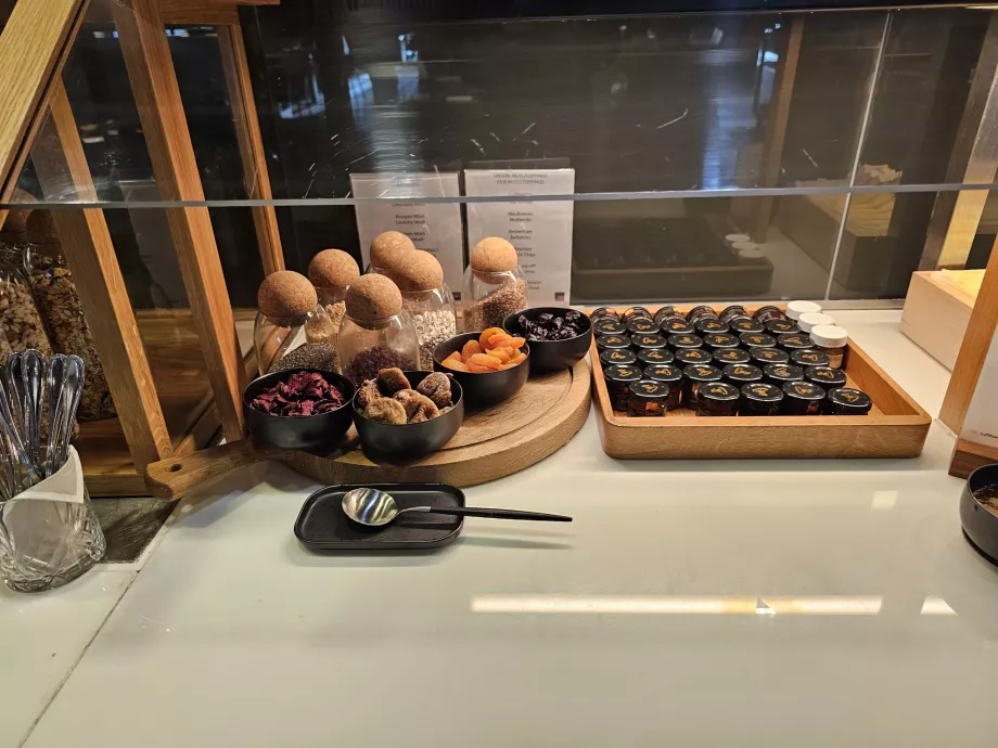 Prasmanan - selai dan buah-buahan kering